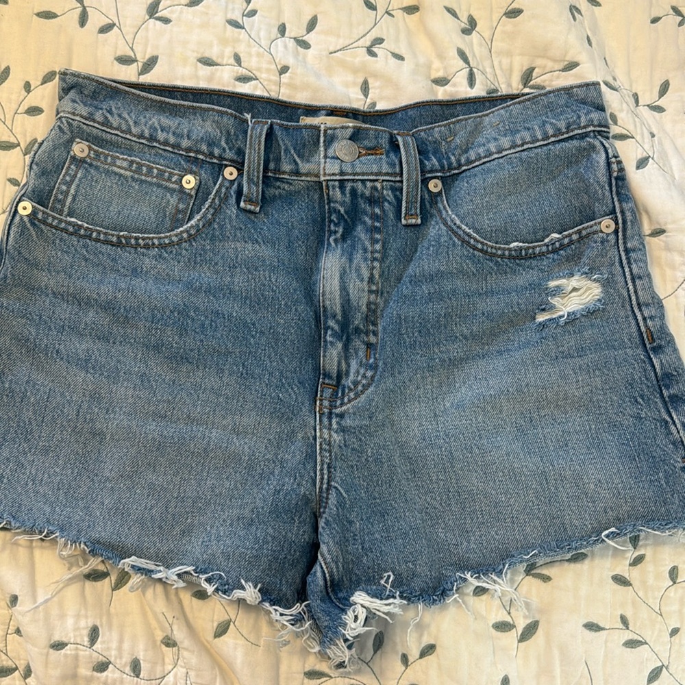 Madewell excellent used condition relax denim shorts size 27 midway raw edge